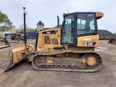 Caterpillar D4K Bulldozer de rastreamento usado 120kw Potência para nivelar terreno